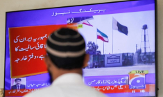 Un journal télévisé pakistanais après l'annonce de frappes visant des militants séparatistes en Iran