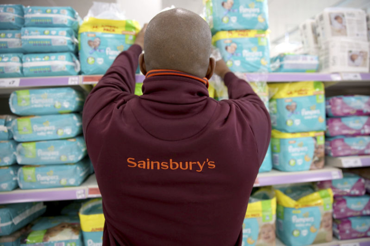 SAINSBURY'S PUBLIE UN BÉNÉFICE MEILLEUR QUE PRÉVU