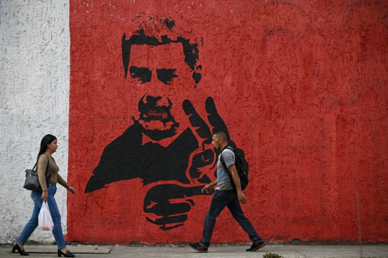Une fresque murale représentant l'ancien président vénézuélien Nicolas Maduro à Caracas, le 14 mai 2026 ( AFP / Federico PARRA )