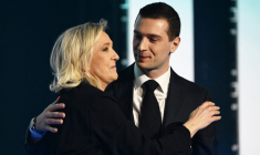 Marine Le Pen et Jordan Bardella, le 3 mars 2024, à Marseille ( AFP / CHRISTOPHE SIMON )
