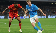 Naples renverse Lecce et conforte sa place sur le podium