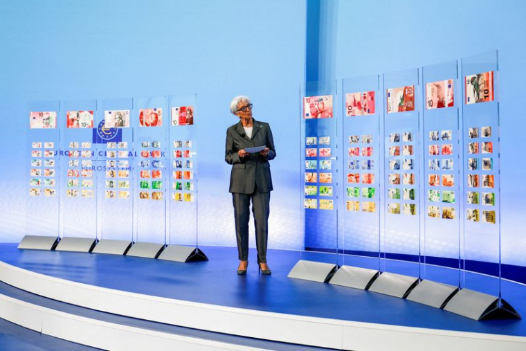 PHOTO D'ARCHIVES : La présidente de la Banque centrale européenne, Christine Lagarde, présente à Francfort les projets présélectionnés pour les futurs billets en euros.
