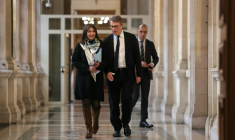 Anne Hidalgo et Patrick Bloche à l'Hôtel de Ville à Paris, le 9 février 2026 ( AFP / Thomas SAMSON )