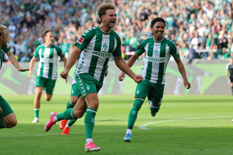 Hambourg décroche son premier succès, le Werder retourne Augsbourg, Gladbach n'en finit plus de couler