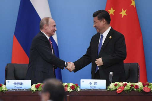 Xi Jinping et Vladimir Poutine à Qingdao, en Chine, le 10 juin 2018. ( AFP / WANG ZHAO )