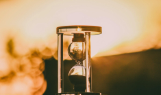 Alors que les exemples ne manquent pas pour souligner l'omniprésence de l'incertitude et la nécessité de lui donner un prix, certains pans des marchés actions semblent avoir une vision précise et certaine de l'avenir. (crédit : Samer Daboul / Pexels)