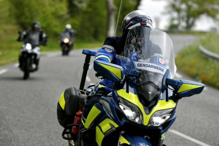 Un motard de la gendarmerie, à Villefranche-de-Lauragais (Haute-Garonne), le 30 avril 2022 ( AFP / Valentine CHAPUIS )
