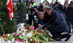 Le chancelier allemand Scholz visite un mémorial improvisé pour les victimes d'un attentat présumé à la voiture bélier, à Munich