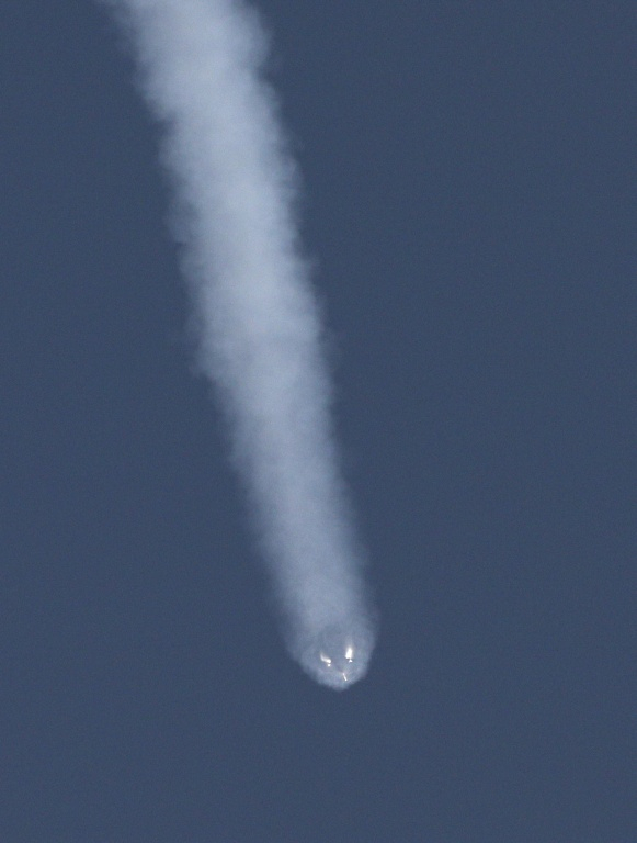 La fusée Falcon Heavy de SpaceX embarquant le télescope Roman en route vers l'espace, le 30 août 2026 depuis le centre spatial Kennedy de Cap Canaveral, en Floride  ( AFP / Gregg Newton )