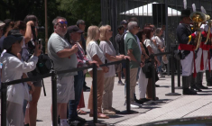 Cérémonie de dépôt de gerbe avec le ministre israélien Sa'ar lors d'une visite en Argentine