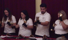 "Un instrument unique": des sonneurs de cloches tchèques jouent des chansons de Noël