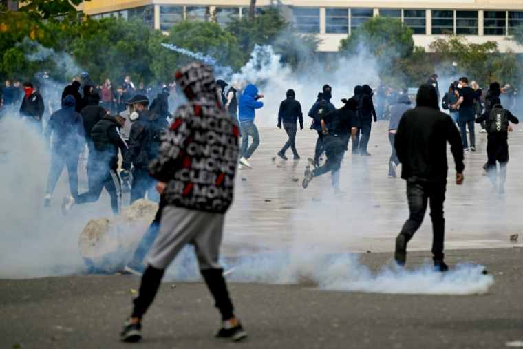 Affrontements entre policiers et manifestants à Tirana, le 15 octobre 2026 en Albanie ( AFP / Armend NIMANI                      )