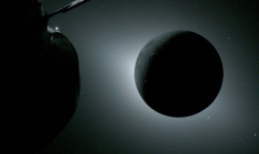 Photo diffusée par la Nasa le 7 avril 2026 montrant le vaisseau spatial Orion (g) et la Lune rétroéclairée par le Soleil lors d'une éclipse solaire, le 6 avril 2026 ( NASA / Handout )