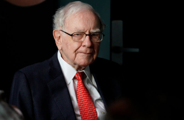 BERKSHIRE RÉDUIT SES PARTS DANS APPLE ET SORT D'ORACLE
