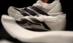 La basket Adidas Adizero Adios Pro Evo 3 est exposée lors d'un événement Adidas à Herzogenaurach