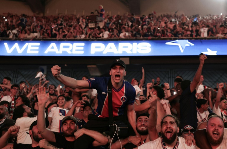Des supporters du PSG au Parc des Princes pendant la finale de la Ligue des champions face à l'Inter Milan, à Paris, le 31 mai 2025 ( AFP / Thibaud MORITZ )