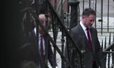 Le prince Harry et Liz Hurley arrivent à la Haute Cour de Londres