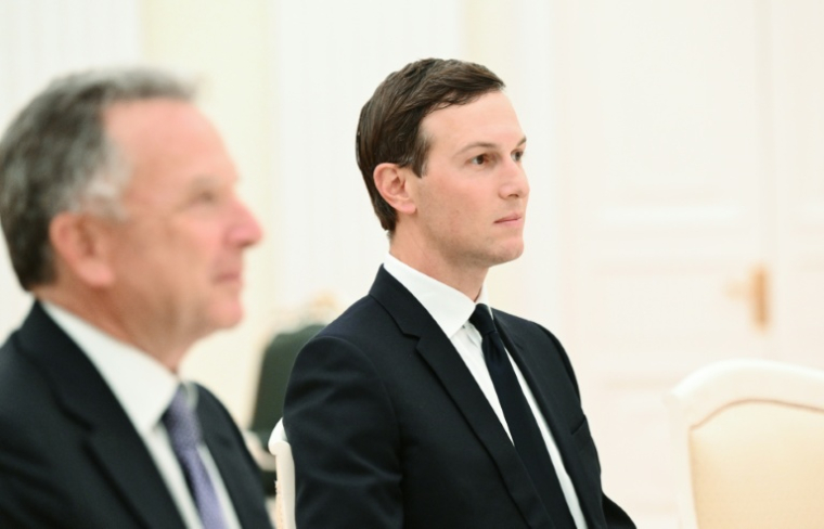 Photo de pool fournie par l'agence russe Sputnik, de l'envoyé spécial de Donald Trump, Steve Witkoff, et du gendre du président américain Jared Kushner, le 2 décembre 2025, au Kremlin, à Moscou ( POOL / Kristina Kormilitsyna )
