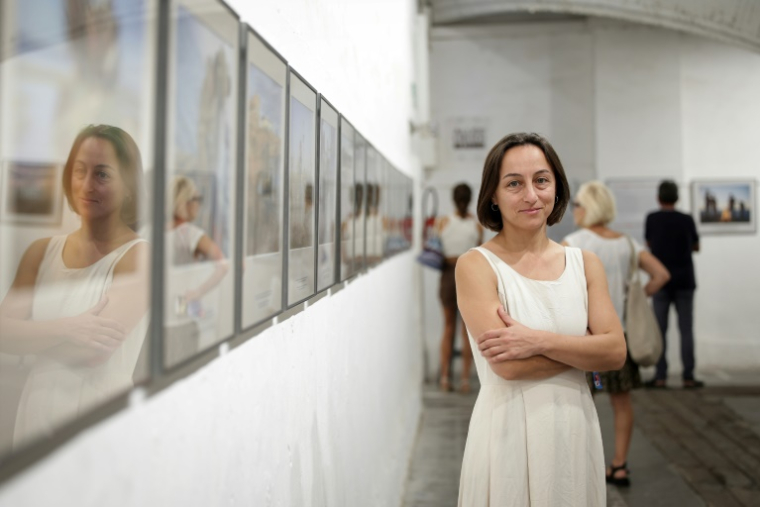 La photographe arménienne Anush Babajanyan au festival Visa pour l'Image à Perpignan, le 2 septembre 2025 ( AFP / Valentine CHAPUIS )