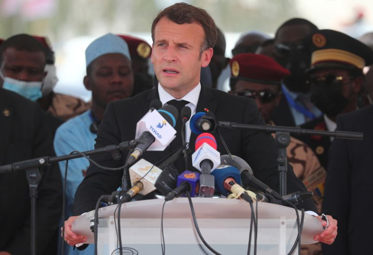 AUX OBSÈQUES DE DÉBY, MACRON PROMET QUE LA FRANCE NE LAISSERA PERSONNE MENACER LE TCHAD