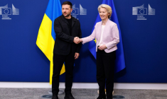 La présidente de la Commission européenne Ursula Von der Leyen acueille le président ukrainien Volodymyr Zelensky à Bruxelles le 17 août 2025 ( AFP / Simon Wohlfahrt )