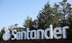 Photo du logo de Santander vu à Madrid, Espagne