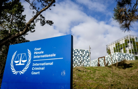 Un panneau portant le nom et le logo de la Cour pénale internationale (CPI) à La Haye, le 11 mars 2025 ( ANP / Robin Utrecht )
