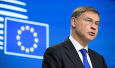Le commissaire européen à l'Economie, Valdis Dombrovskis, au siège de la Commission européenne le 20 janvier 2026. ( AFP / JOHN THYS )