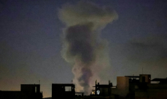 Un panache de fumée après une frappe sur Téhéran, le 4 mars 2026 en Iran ( AFP / ATTA KENARE )