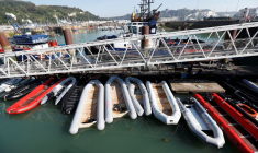 LONDRES SE DIT PRÊTE À RENVOYER LES BATEAUX DE MIGRANTS EN FRANCE