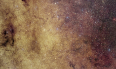 Image diffusée le 23 juin 2026 par l'Agence spatiale européenne et prise le 23 mars 2025 pendant 26 heures par la caméra optique VIS de la sonde Euclid, montrant le centre de notre Voie lactée ( EUROPEAN SPACE AGENCY / Handout )