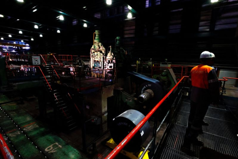 Des ouvriers sur un site de Aperam