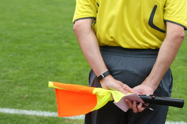 La FFF va équiper des arbitres amateurs de caméras pour lutter contre les violences
