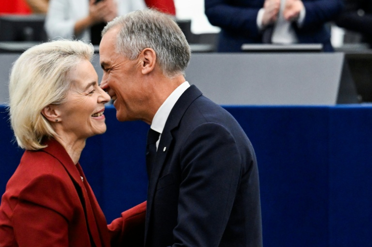 La présidente de la Commission européenne Ursula Von Der Leyen et le Premier ministre canadien Mark Carney au Parlement européen à Strasbourg, en France, le 17 septembre 2026 ( AFP / Jean-Christophe VERHAEGEN )