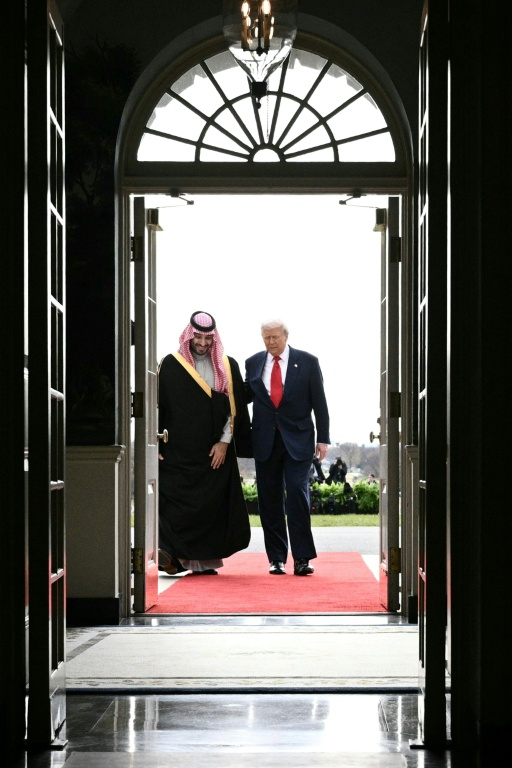 Donald Trump et le prince héritier saoudien Mohammed ben Salmane à la Maison Blanche, le 18 novembre 2025  ( AFP / Brendan SMIALOWSKI )