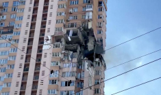 LES BOMBARDEMENTS RUSSES CONTINUENT EN UKRAINE, KIEV RÉSISTE