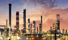 Depuis la fin mars 2018, la bourse de Shanghai traite des contrats à terme pétroliers libellés en yuans, attaquant le monopole du dollar pour ces transactions, cœur de l’emprise américaine sur les flux monétaires internationaux. (crédit : Fotolia)