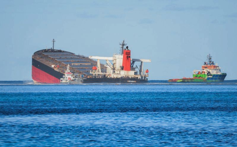 MARÉE NOIRE À L'ÎLE MAURICE: LE MAZOUT ENCORE À BORD DU WAKASHIO RÉCUPÉRÉ