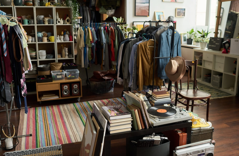 (Dans quels magasins peut-on partir sans payer la marchandise en toute légalité ? - Crédit photo : Adobe Stock)