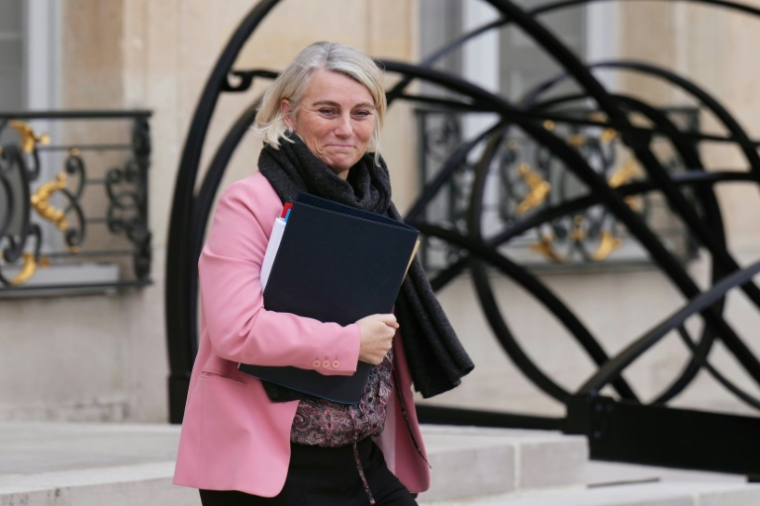 La ministre de la Santé, Stéphanie Rist, le 17 décembre 2025 à Paris ( AFP / Dimitar DILKOFF )