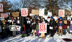 Conférence de presse organisée par les "Familles de Minneapolis pour les Ecoles publiques" contre la police fédérale de l'immigration, à Minneapolis, Minnesota, le 9 janvier 2025 ( AFP / CHARLY TRIBALLEAU )