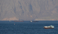 Des pétroliers et autres navires dans le détroit d'Ormuz au large de la côte de Musandam