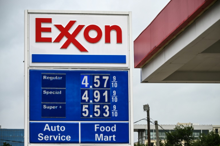 Prix à la pompe à Houston au Texas, le 29 avril 2026 ( AFP / RONALDO SCHEMIDT )