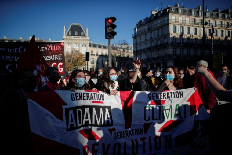 PARIS: LE CORTÈGE CONTRE L'ARTICLE 24 ET LES VIOLENCE POLICIÈRES A PRIS LE DÉPART