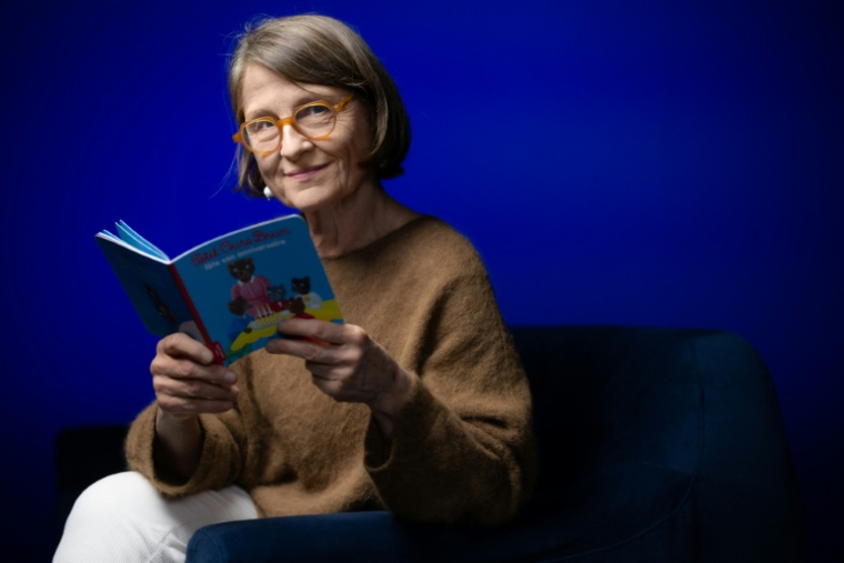 Marie Aubinais, l'une des autrices de Petit Ours Brun, pose le 20 novembre 2025 à Paris ( AFP / JOEL SAGET )