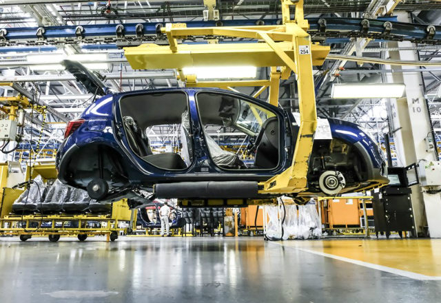 2017 marque le retour en grâce des constructeurs français. Selon Le Monde, ils gagnent un point de part de marché supplémentaire par rapport aux constructeurs étrangers, pour atteindre 56,4 % des immatriculations en France. (Crédit Renault)