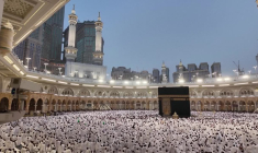 Aïd el-Fitr: des fidèles prient à la Grande Mosquée de La Mecque