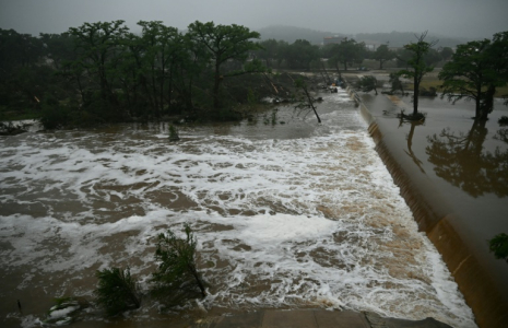 Inondations provoquées par la crue du fleuve Guadalupe, au Texas, à Kerrville, aux Etats-Unis, le 5 juillet 2025 ( AFP / RONALDO SCHEMIDT )