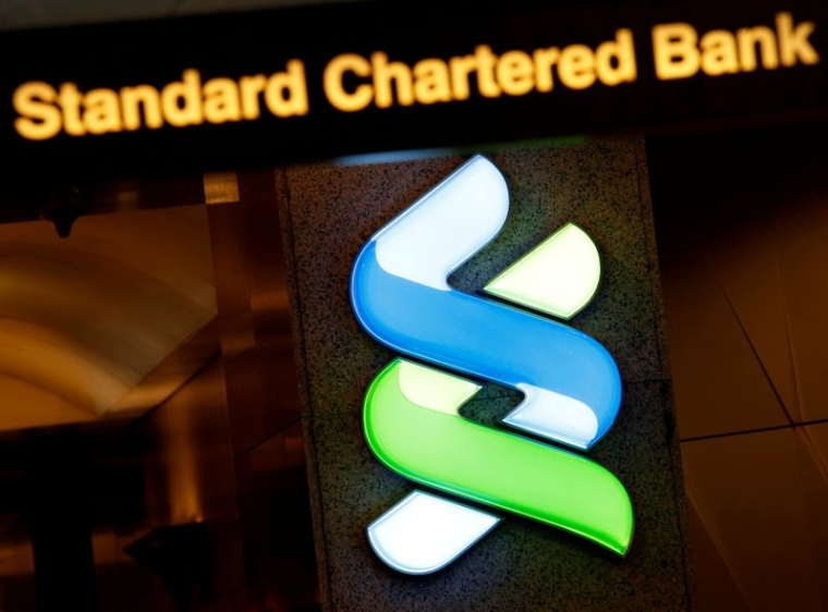 STANCHART VA RÉDUIRE DE MOITIÉ SON RÉSEAU D'AGENCES DANS LE MONDE