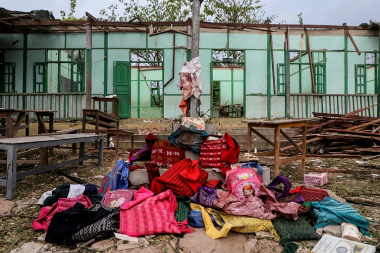 Une école de Oe Htein Kwin après un bombardement de la junte, le 12 mai 2025 en Birmanie ( AFP / - )